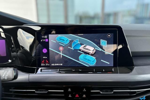 Volkswagen Golf image 8