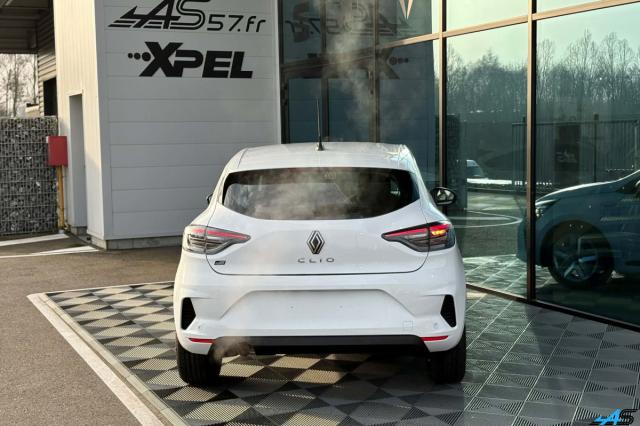 Renault Clio image 9