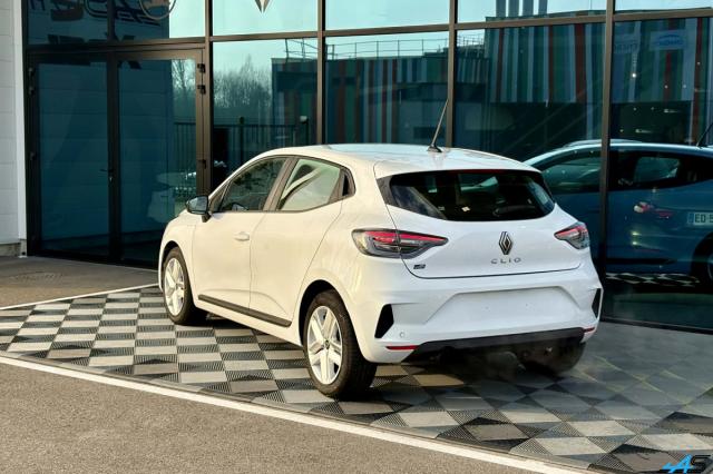 Renault Clio image 2