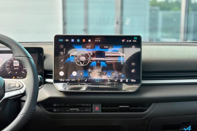 Volkswagen T-Roc image 2