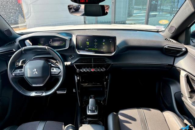 Peugeot 2008 image 3