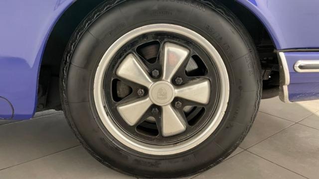 Porsche 911 image 8