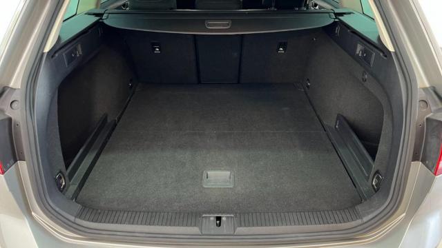Volkswagen Passat Sw image 1