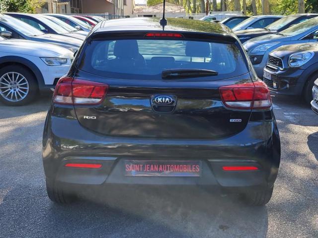 Kia Rio image 8