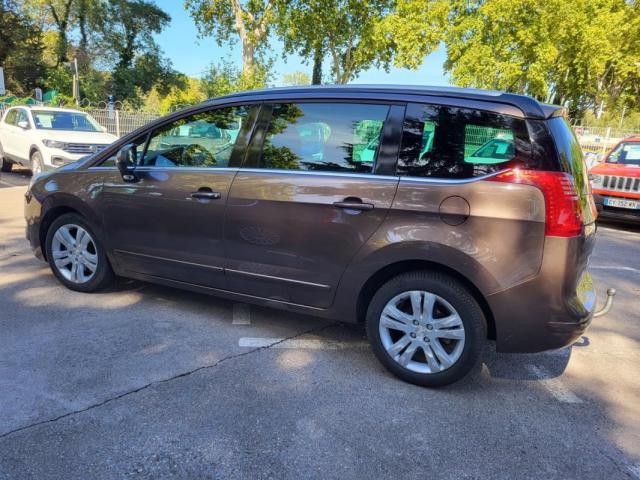 Peugeot 5008 image 1