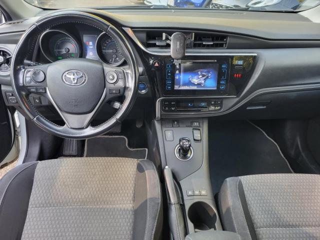 Toyota Auris image 2