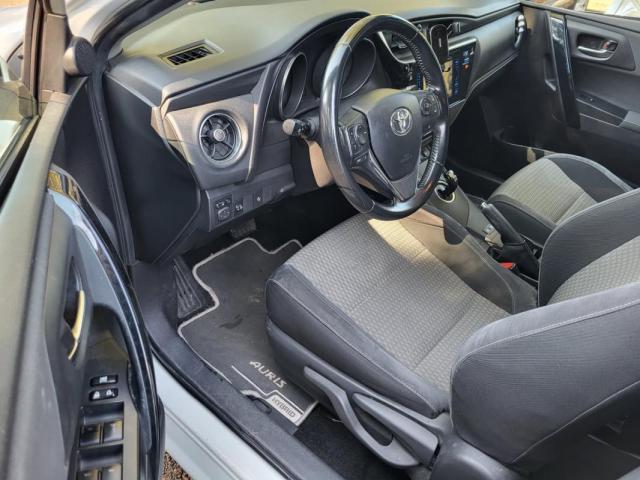 Toyota Auris image 1