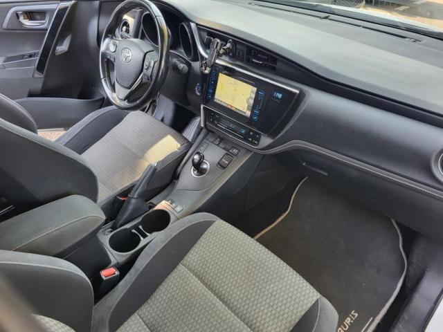 Toyota Auris image 8