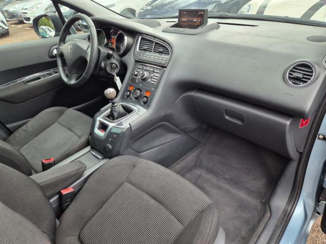 Peugeot 5008 image 6