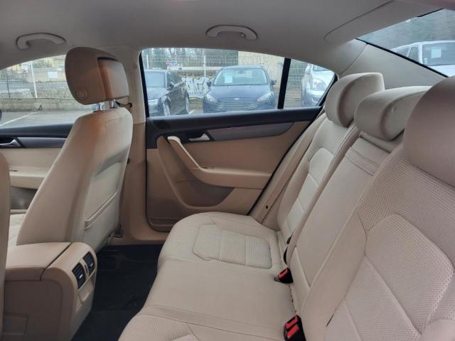 Volkswagen Passat image 9