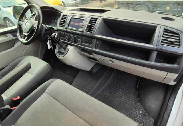 Volkswagen Transporter image 9