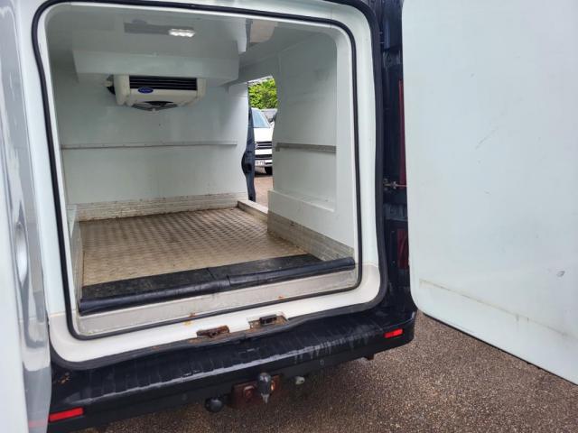 Nissan Nv300 image 2