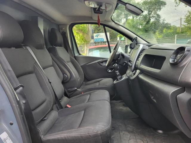 Nissan Nv300 image 7