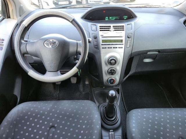Toyota Yaris image 2