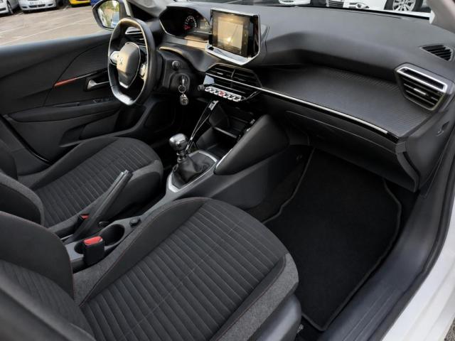 Peugeot 208 image 2