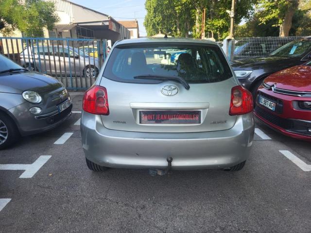 Toyota Auris image 2