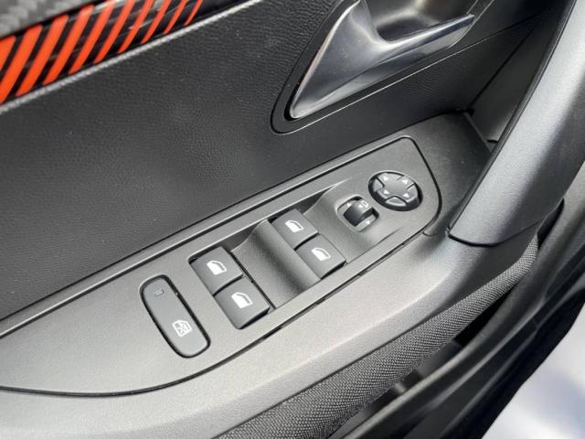 Peugeot 2008 image 8