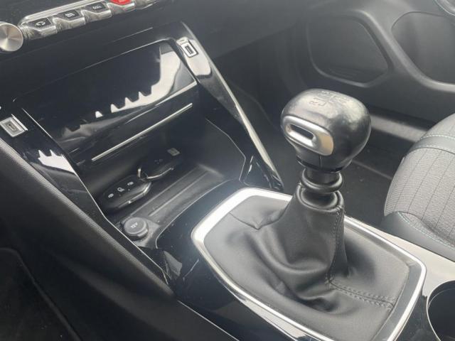 Peugeot 2008 image 2