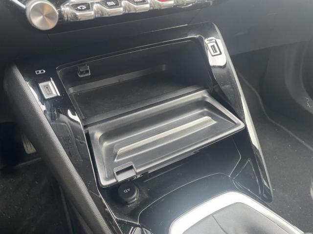 Peugeot 2008 image 3
