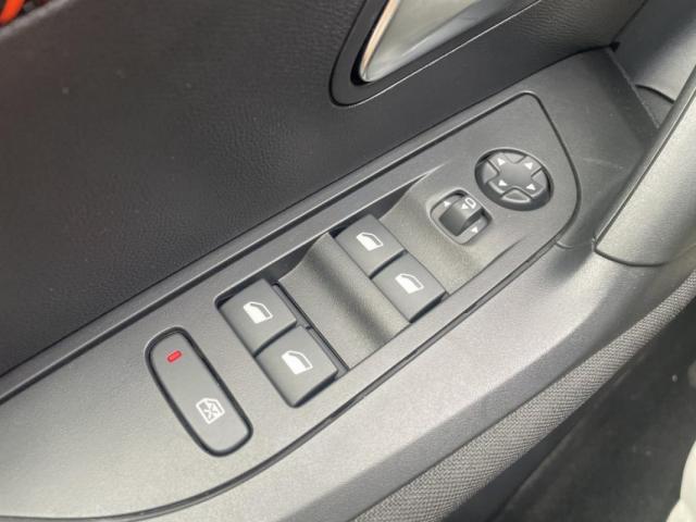 Peugeot 2008 image 1