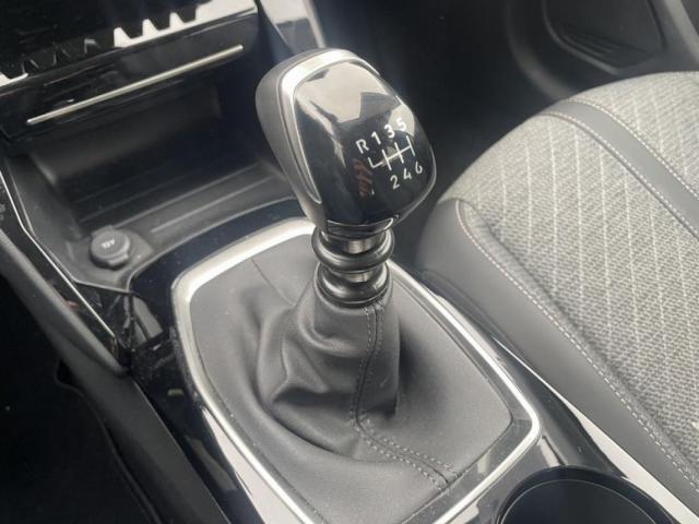 Peugeot 208 image 8
