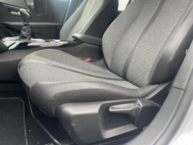 Peugeot 208 image 6