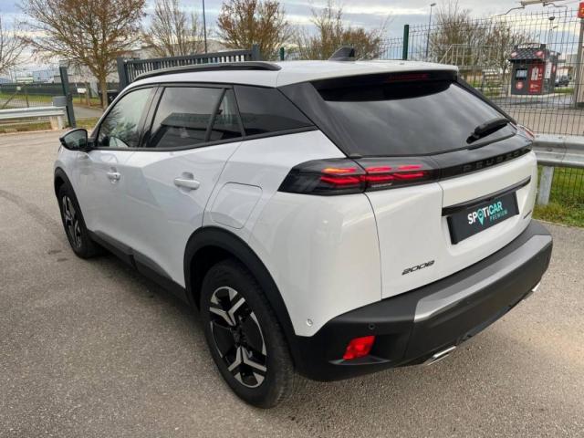 Peugeot 2008 image 8