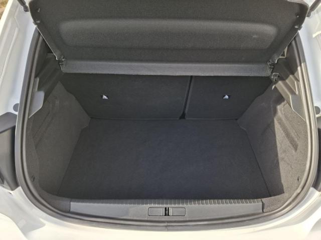 Peugeot 208 image 8