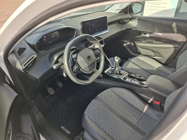 Peugeot 208 image 2