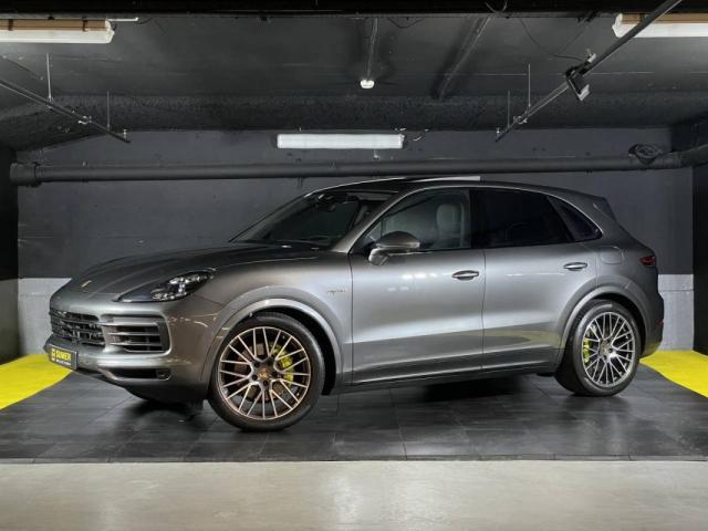 Porsche Cayenne image 2