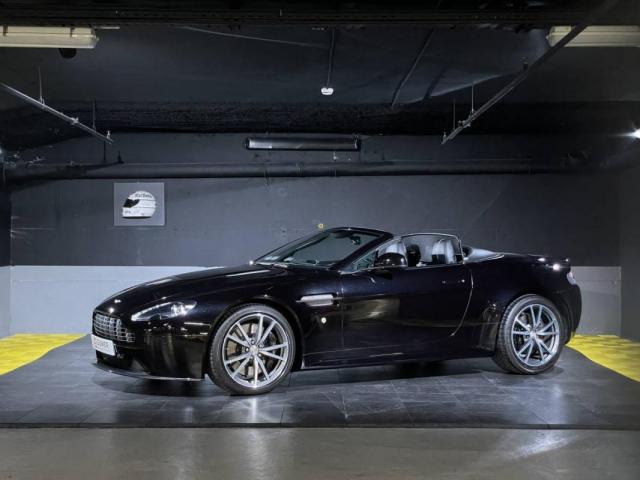 Aston Martin V8 image 8