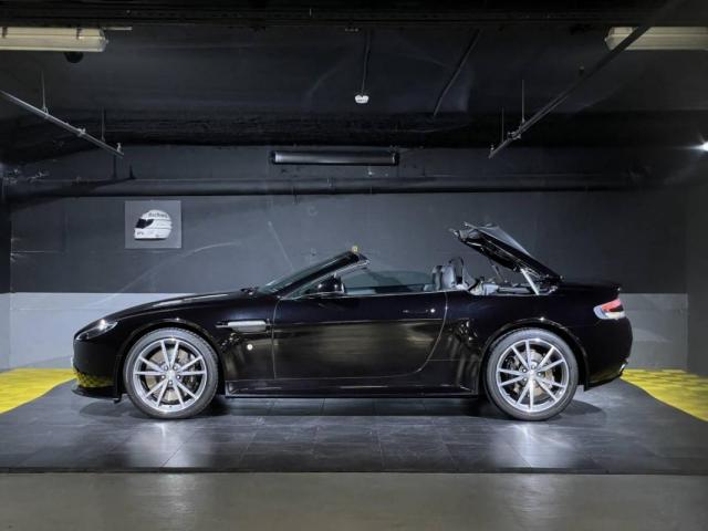 Aston Martin V8 image 5