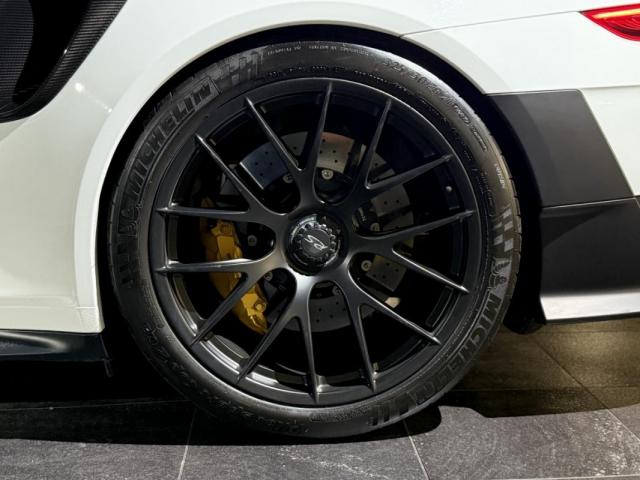 Porsche 911 image 8