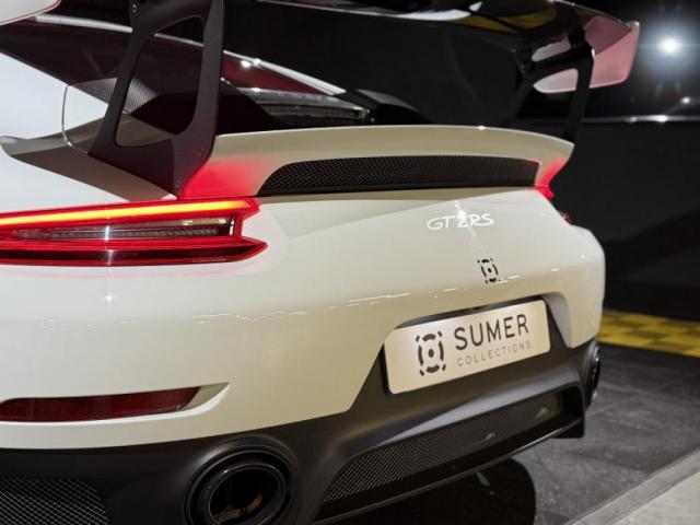 Porsche 911 image 2