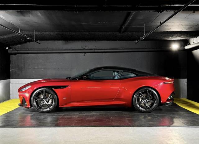 Aston Martin Dbs image 5