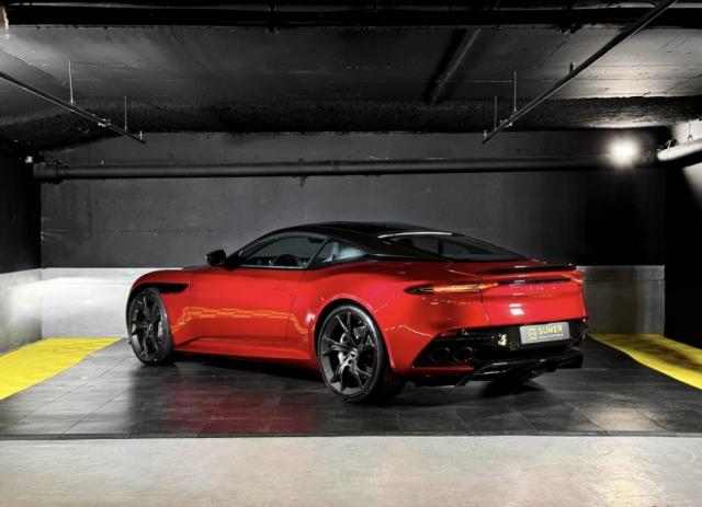 Aston Martin Dbs image 2