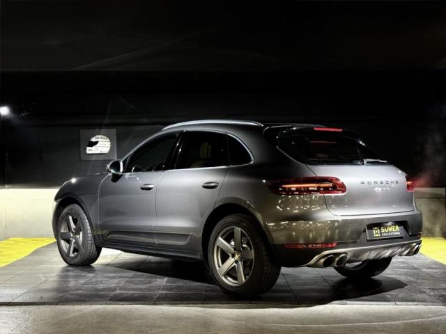 Porsche Macan image 1