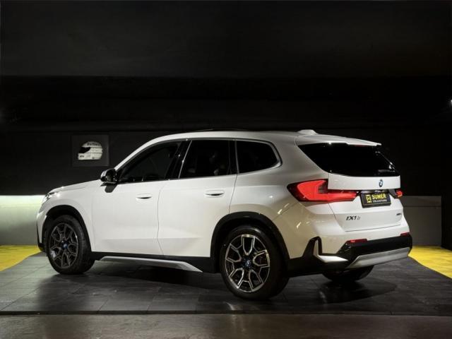 Bmw Ix1 image 6