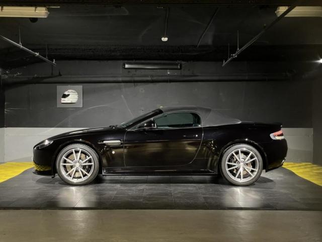 Aston Martin V8 image 8