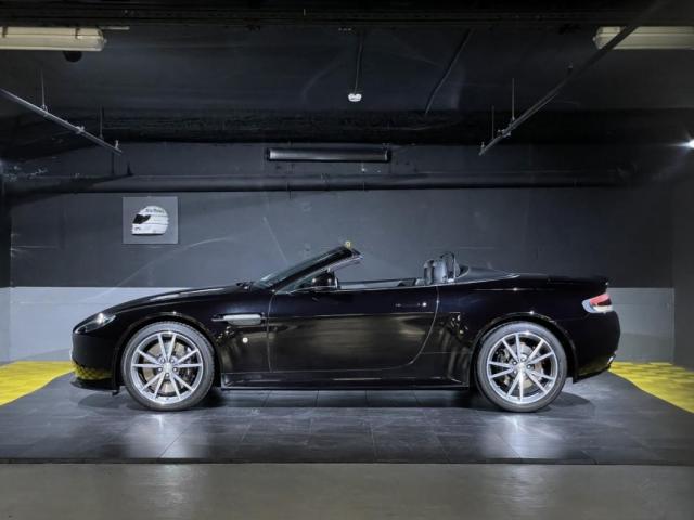 Aston Martin V8 image 6