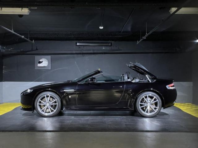 Aston Martin V8 image 1