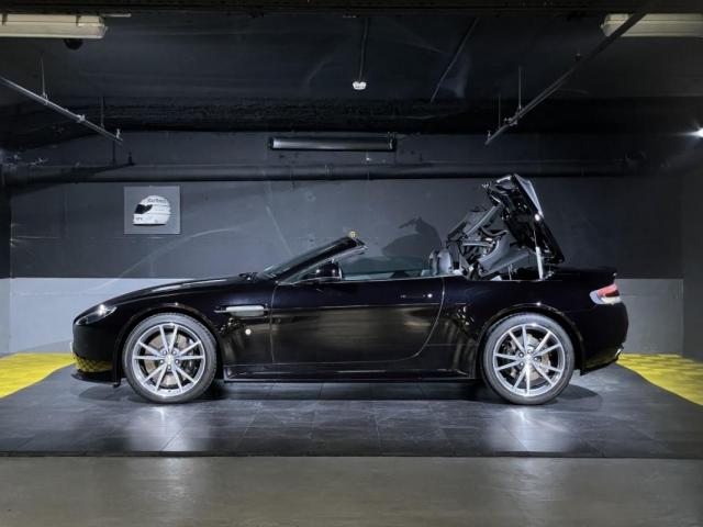 Aston Martin V8 image 7