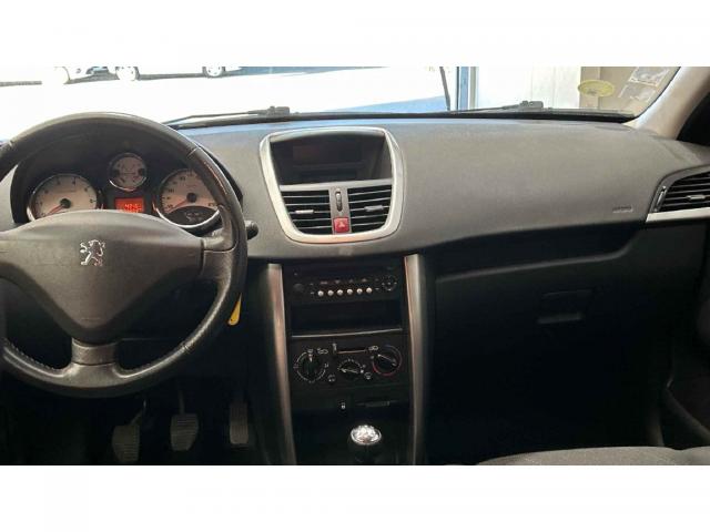 Peugeot 207 image 3