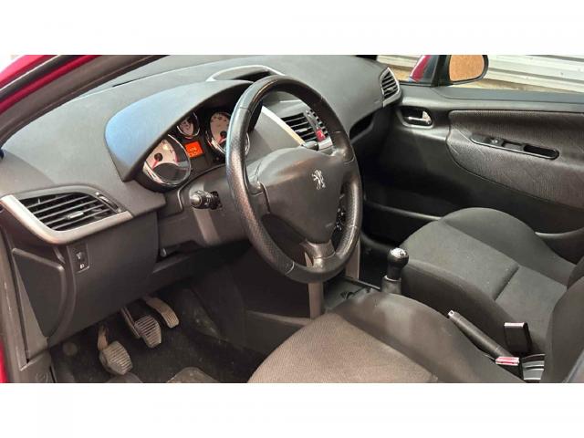 Peugeot 207 image 6