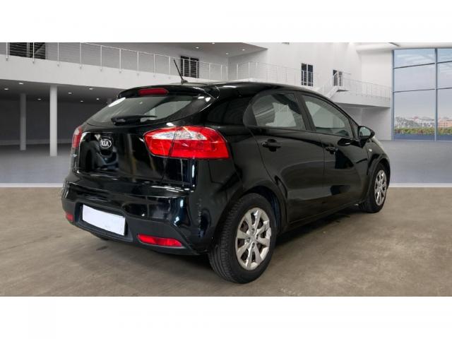 Kia Rio image 4
