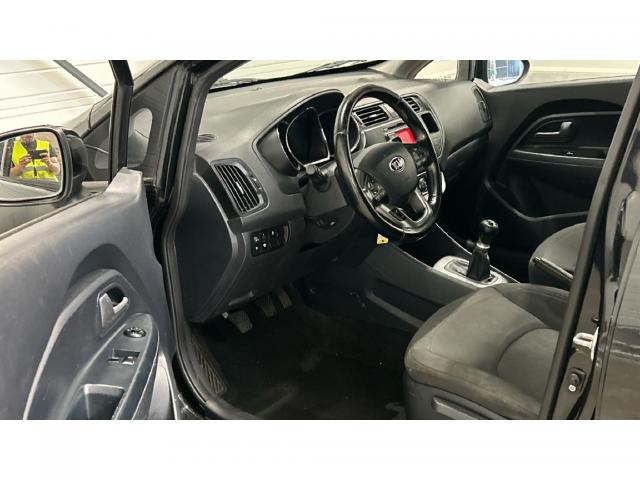 Kia Rio image 3