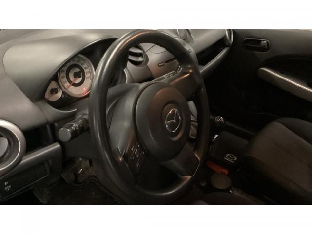 Mazda 2 image 2