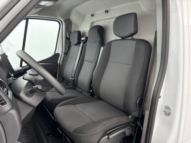 Renault Master image 1