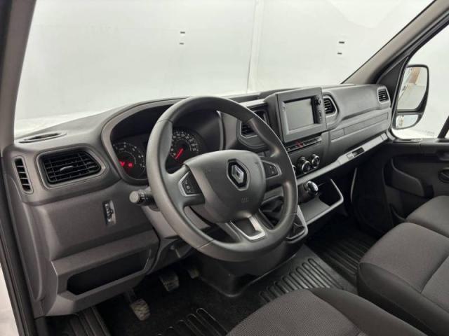 Renault Master image 2