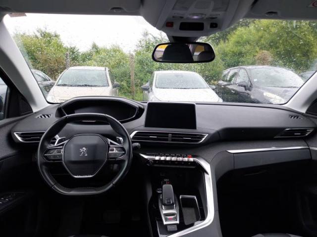 Peugeot 5008 image 1